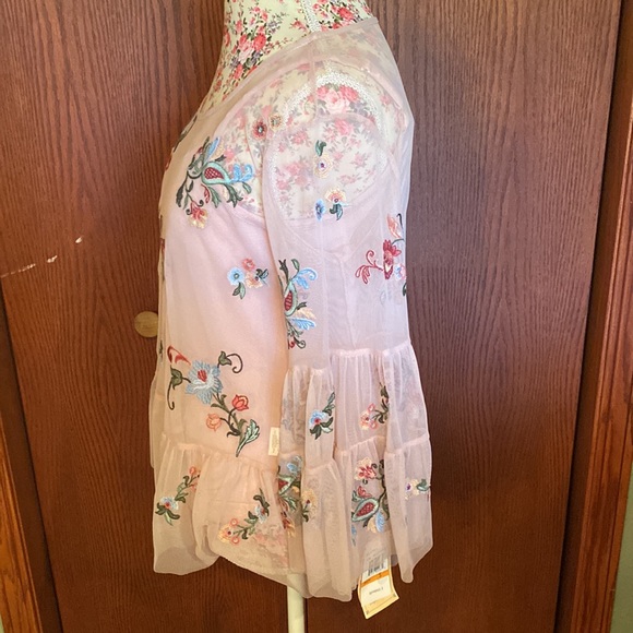 Democracy Embroidered Floral Blouse - Picture 2 of 7